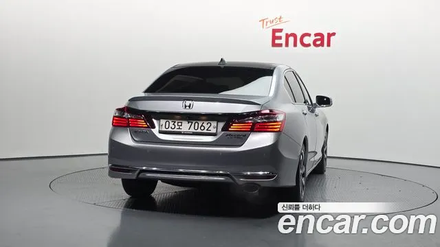 Honda Accord 2017 — фото 4
