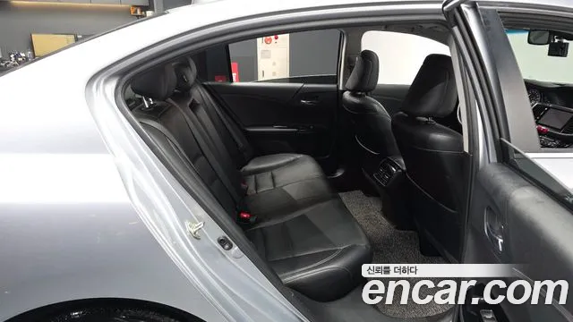 Honda Accord 2017 — фото 18