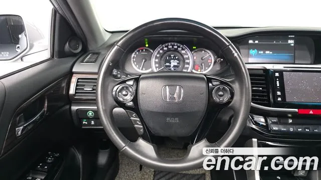 Honda Accord 2017 — фото 19