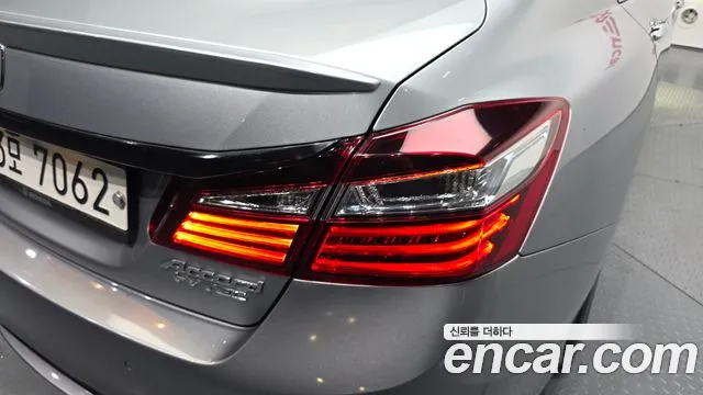 Honda Accord 2017 — фото 9