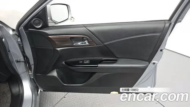 Honda Accord 2017 — фото 14