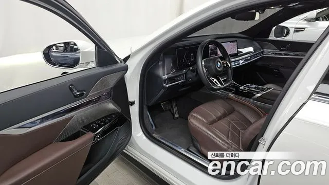 BMW 7-Series 2023 — фото 13