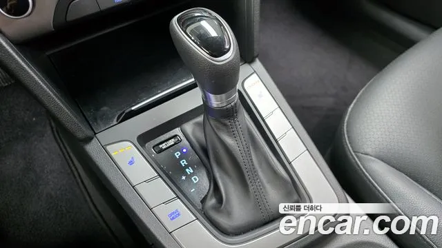 Hyundai AVANTE 2018 — фото 12