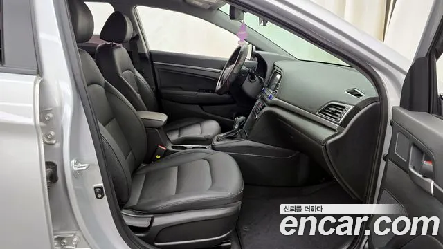 Hyundai AVANTE 2018 — фото 17