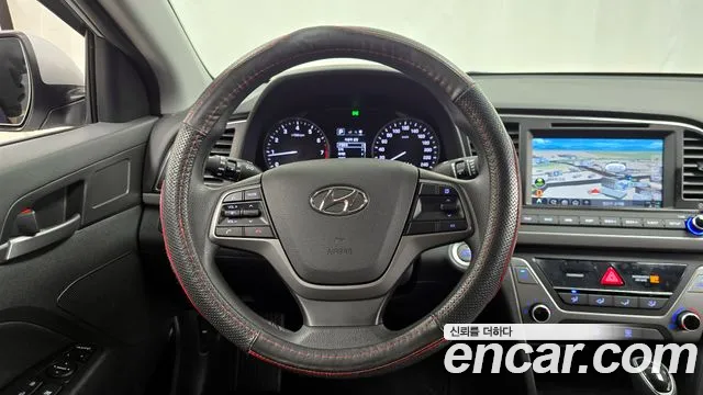 Hyundai AVANTE 2018 — фото 19