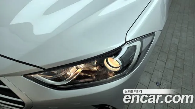 Hyundai AVANTE 2018 — фото 8
