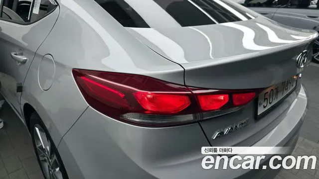 Hyundai AVANTE 2018 — фото 9