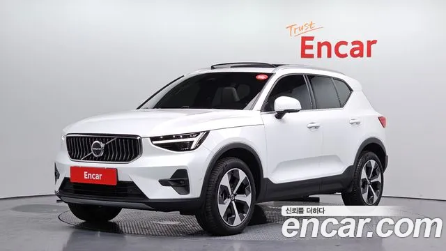 Volvo XC40 2025 — фото 1