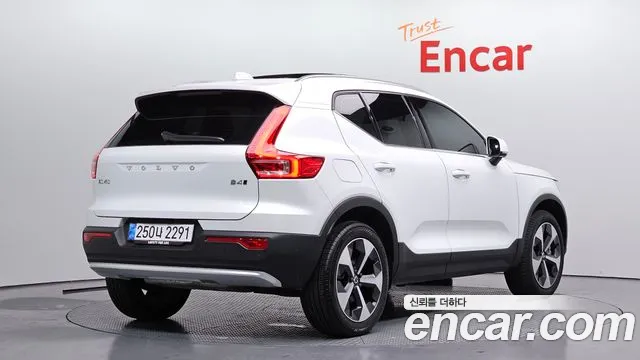 Volvo XC40 2025 — фото 2