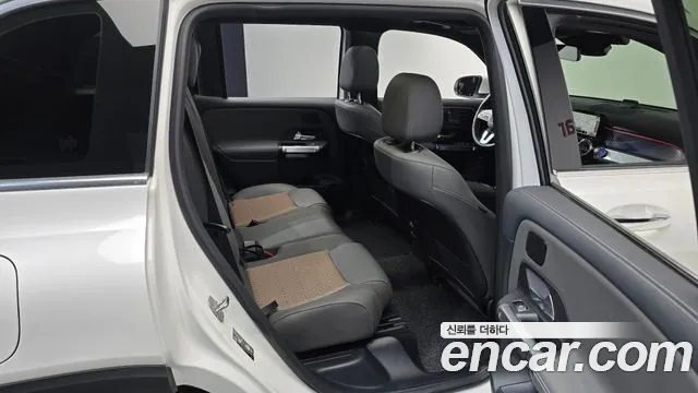 Mercedes-Benz EQB 2024 — фото 16
