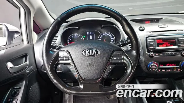 Kia K3 2016 — фото 13