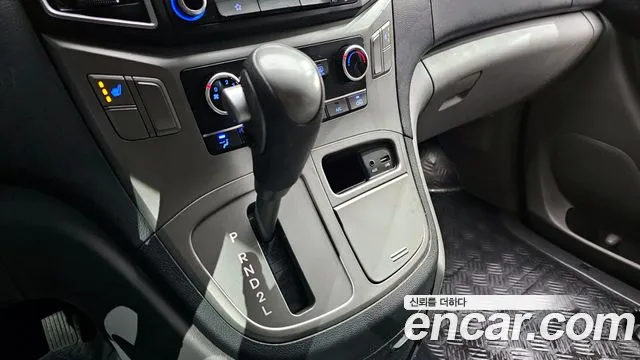 Hyundai Starex 2019 — фото 9