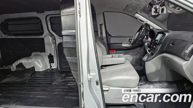 Hyundai Starex 2019 — фото 12