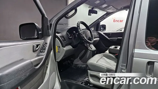 Hyundai Starex 2019 — фото 13