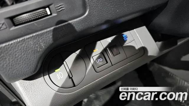 Hyundai Starex 2019 — фото 17