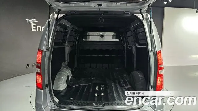 Hyundai Starex 2019 — фото 18