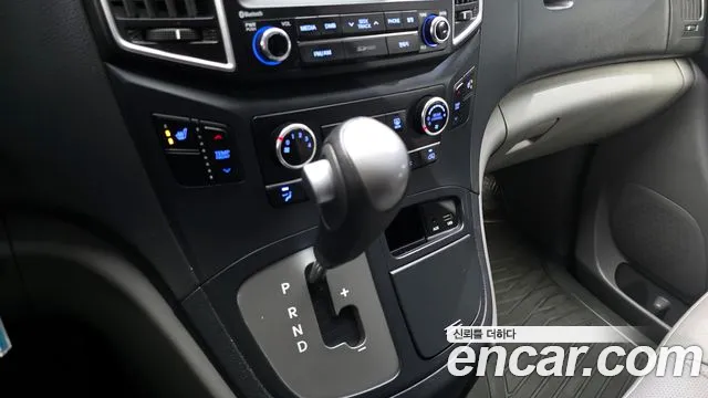 Hyundai Starex 2017 — фото 9
