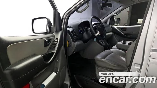 Hyundai Starex 2017 — фото 10
