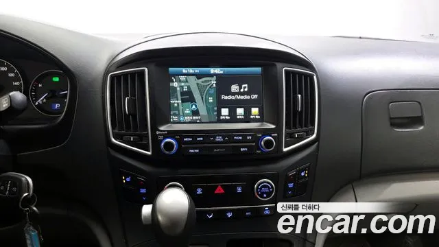 Hyundai Starex 2017 — фото 14