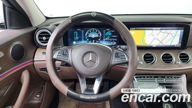 Mercedes-Benz E-Class 2017 — фото 13