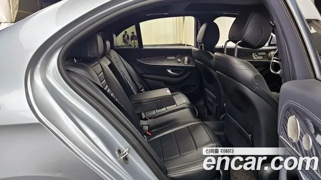 Mercedes-Benz E-Class 2021 — фото 12