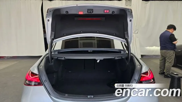 Mercedes-Benz E-Class 2021 — фото 20