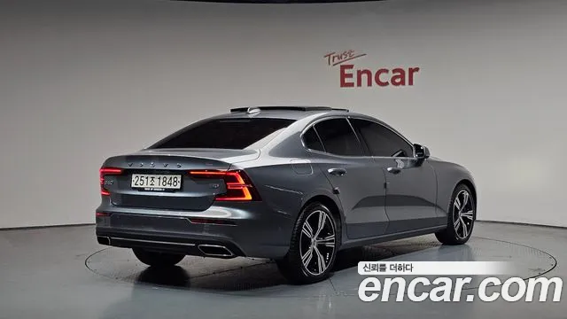 Volvo S60 2021 — фото 1