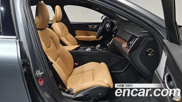 Volvo S60 2021 — фото 16