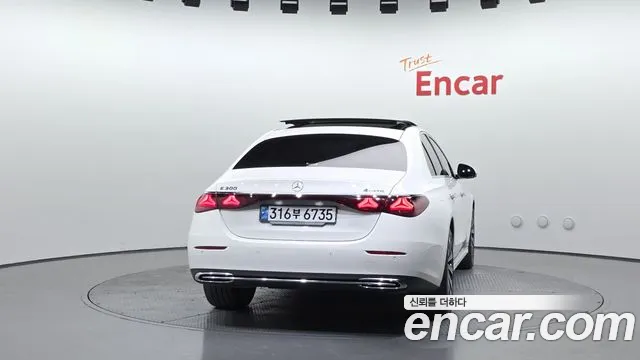 Mercedes-Benz E-Class 2024 — фото 4