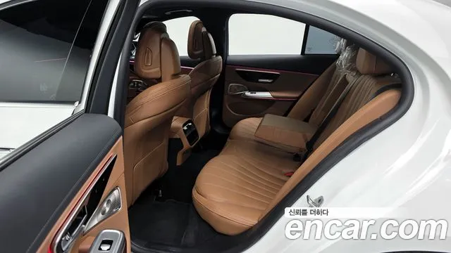 Mercedes-Benz E-Class 2024 — фото 11