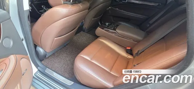 Hyundai Equus 2015 — фото 10