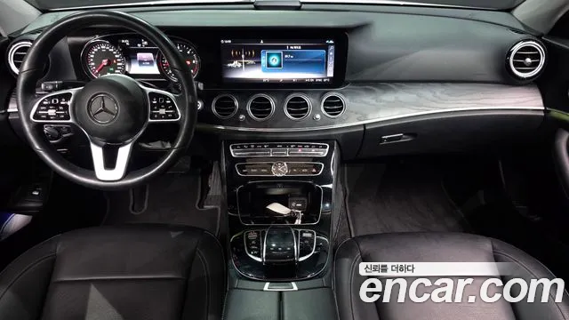 Mercedes-Benz E-Class 2020 — фото 10