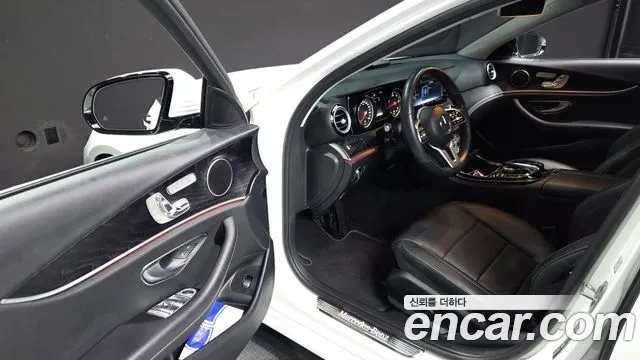 Mercedes-Benz E-Class 2020 — фото 13