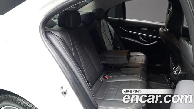 Mercedes-Benz E-Class 2020 — фото 17