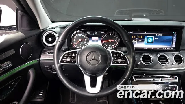 Mercedes-Benz E-Class 2020 — фото 19