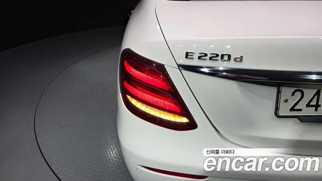Mercedes-Benz E-Class 2020 — фото 9