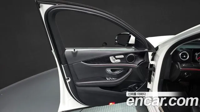 Mercedes-Benz E-Class 2020 — фото 14