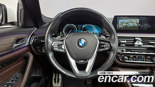 BMW 5-Series 2018 — фото 20