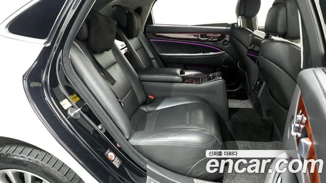 Hyundai Equus 2014 — фото 12