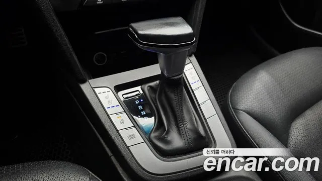 Hyundai AVANTE 2018 — фото 9