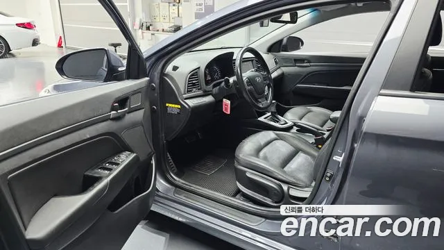 Hyundai AVANTE 2018 — фото 10