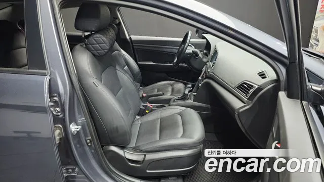 Hyundai AVANTE 2018 — фото 12