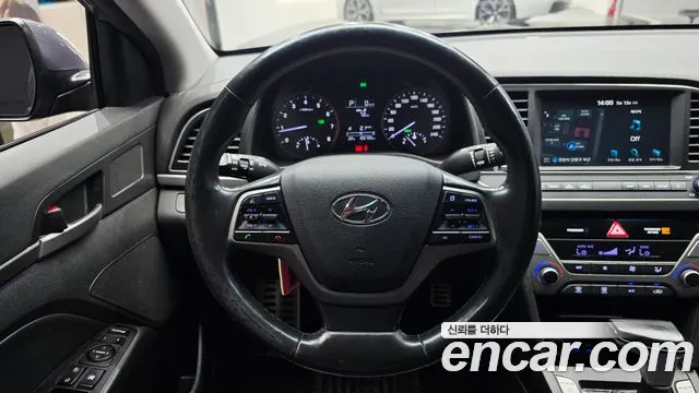 Hyundai AVANTE 2018 — фото 13