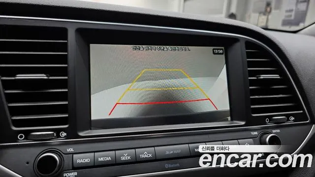 Hyundai AVANTE 2018 — фото 17