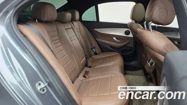 Mercedes-Benz E-Class 2019 — фото 11