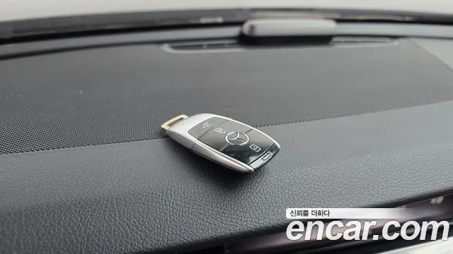 Mercedes-Benz E-Class 2019 — фото 15