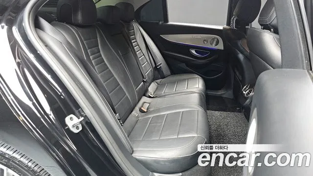 Mercedes-Benz E-Class 2019 — фото 17