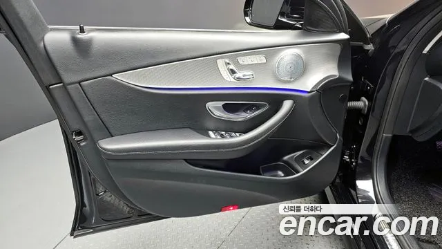 Mercedes-Benz E-Class 2019 — фото 14