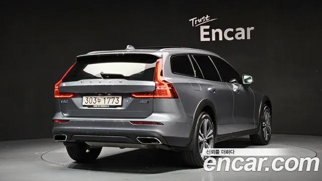 Volvo V60 2021 — фото 2