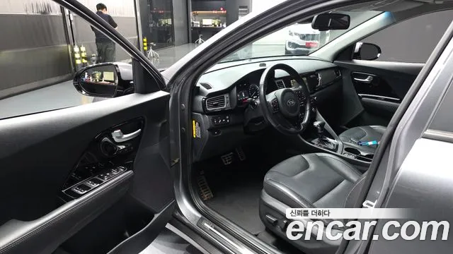 Kia Niro 2018 — фото 13